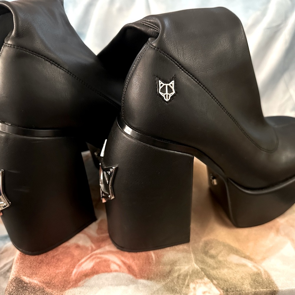 Spice Black Stretch Naked Wolfe Boots Sz 37 7